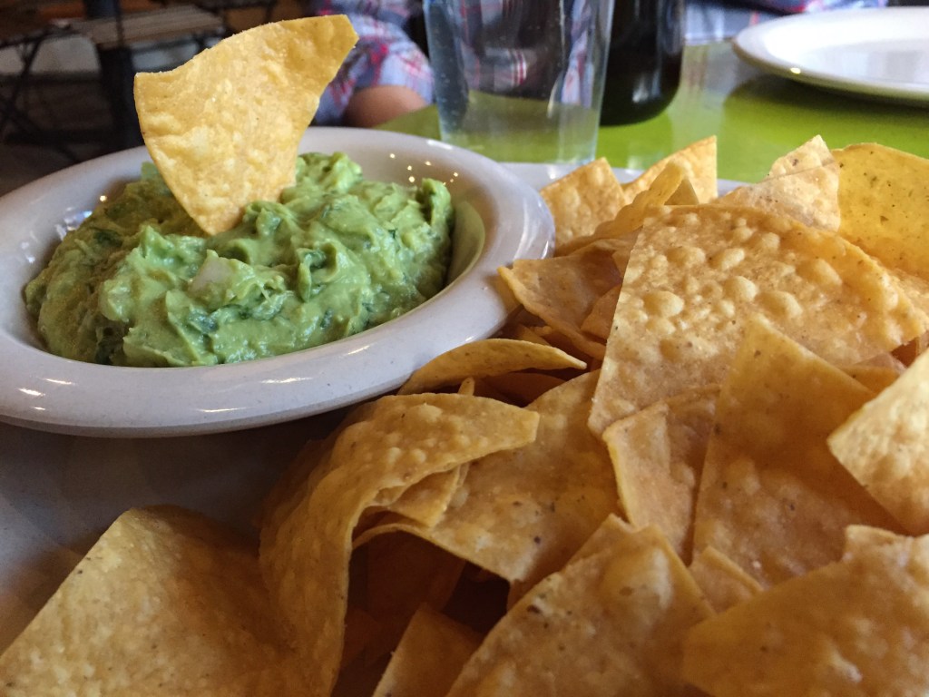 guacamole and chips chela garnacha